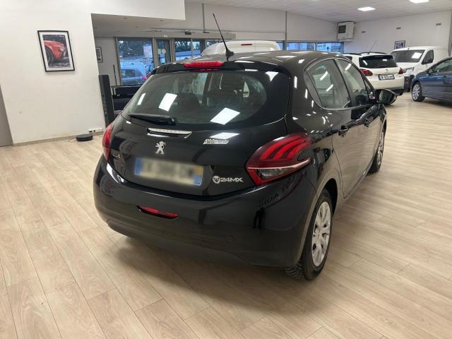 Peugeot 208 image 2