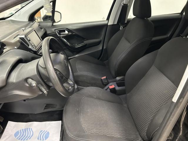 Peugeot 208 image 7