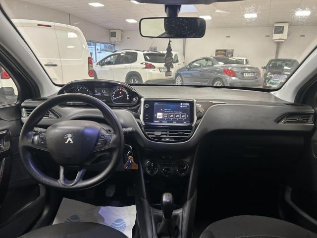 Peugeot 208 image 1