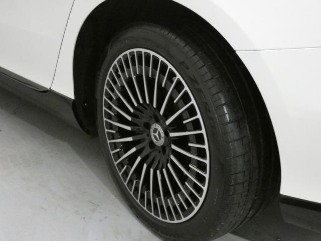 Mercedes Benz Eqs image 3