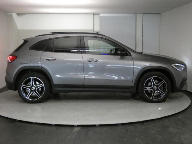 Mercedes Benz Gla image 3