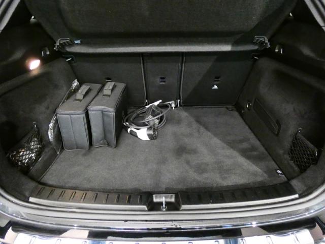 Mercedes Benz Gla image 1
