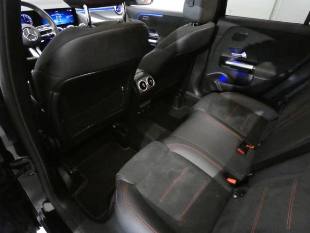 Mercedes Benz Gla image 8