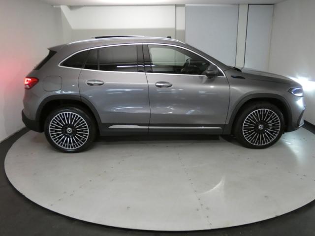 Mercedes Benz Eqa image 8
