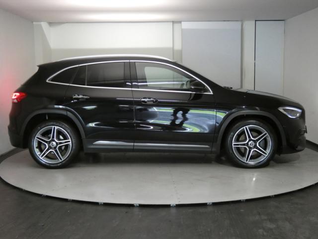 Mercedes Benz Gla image 2