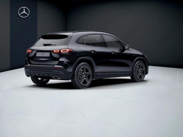 Mercedes Benz Gla image 2