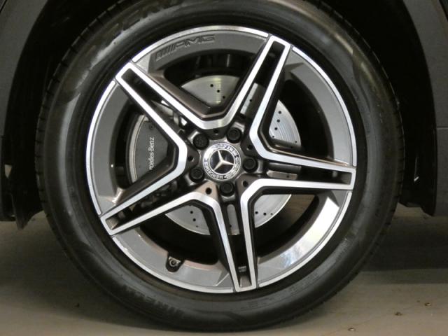 Mercedes Benz Glb image 9