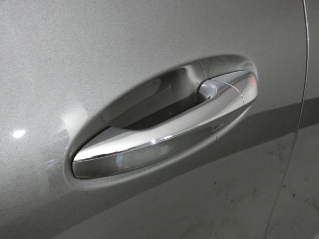 Mercedes Benz Eqa image 6