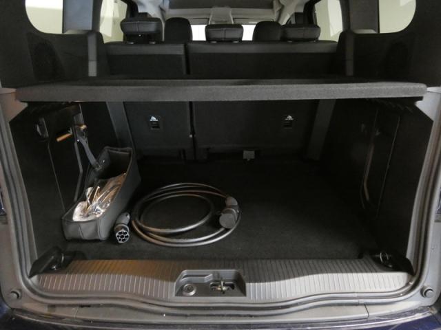 Mercedes Benz Eqt image 7