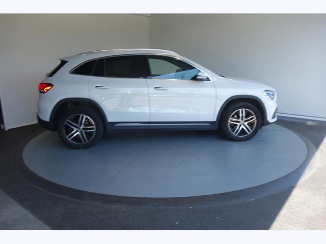 Mercedes Benz Gla image 2