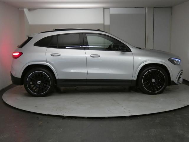 Mercedes Benz Gla image 9