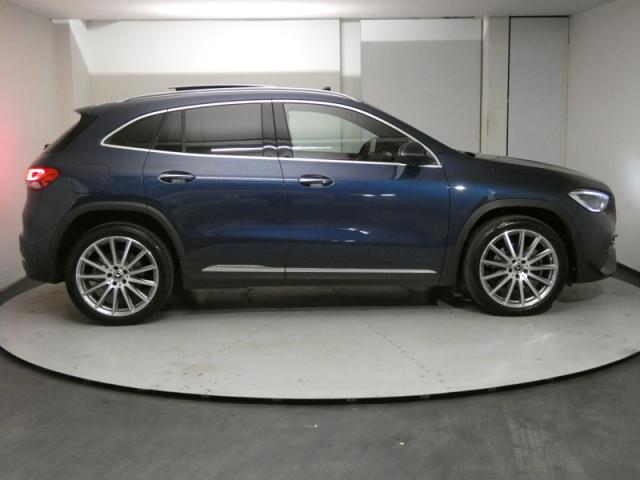 Mercedes Benz Gla image 2