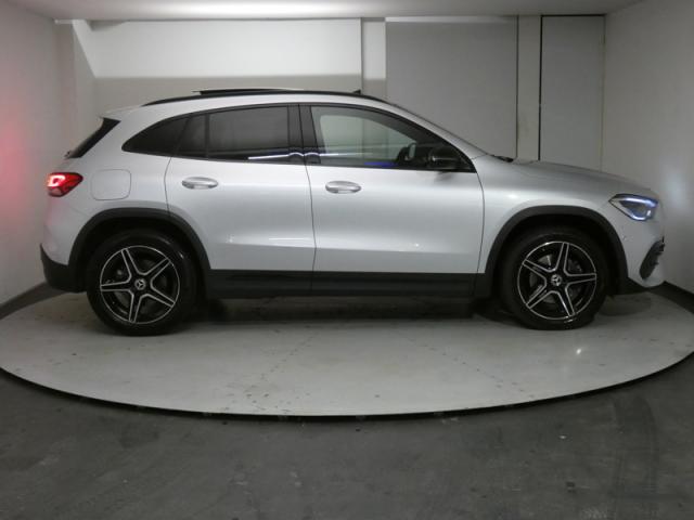 Mercedes Benz Gla image 2
