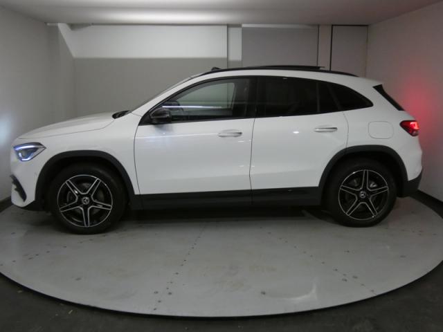 Mercedes Benz Gla image 1