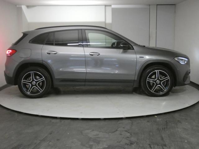 Mercedes Benz Gla image 2