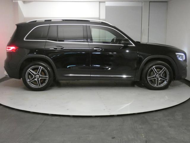 Mercedes Benz Glb image 2