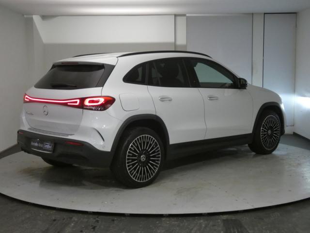 Mercedes Benz Eqa image 9
