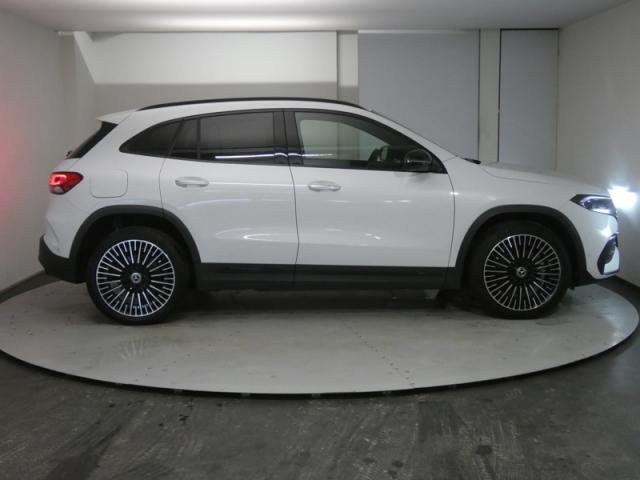 Mercedes Benz Eqa image 2