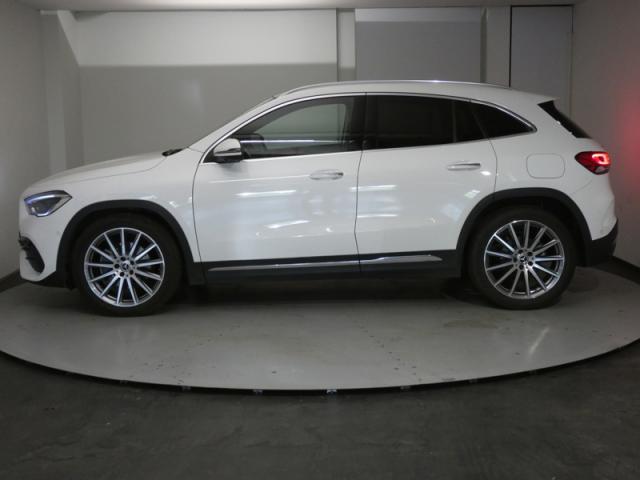 Mercedes Benz Gla image 8