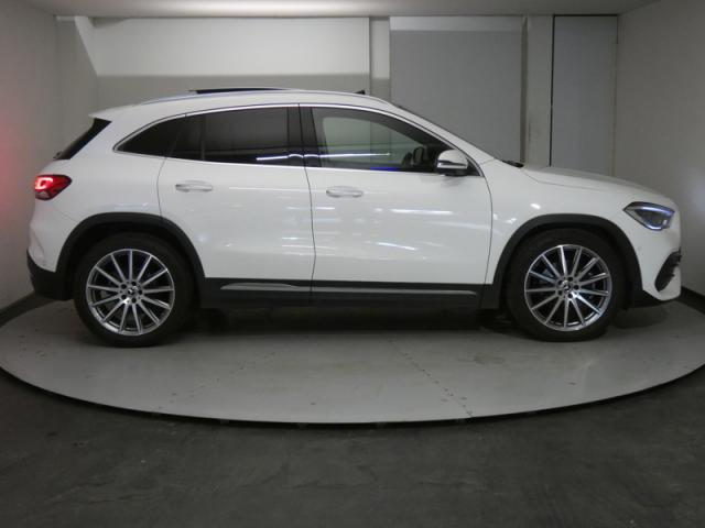 Mercedes Benz Gla image 1