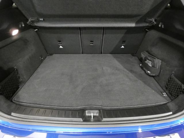 Mercedes Benz Gla image 1