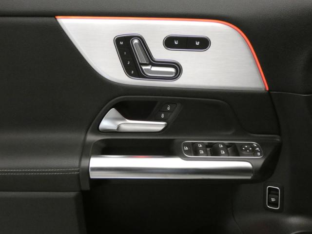Mercedes Benz Gla image 5