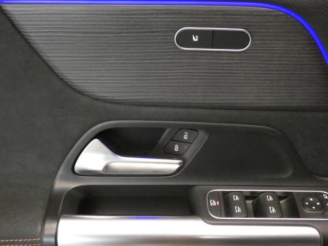 Mercedes Benz Gla image 2