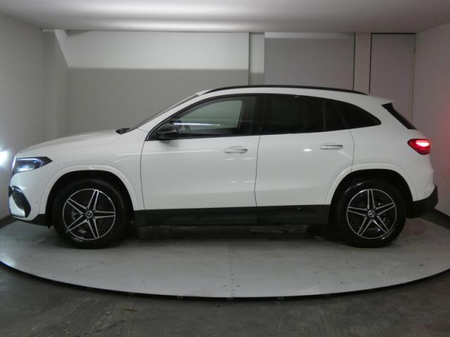 Mercedes Benz Eqa image 9