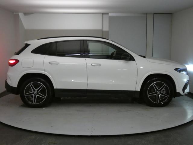 Mercedes Benz Eqa image 8