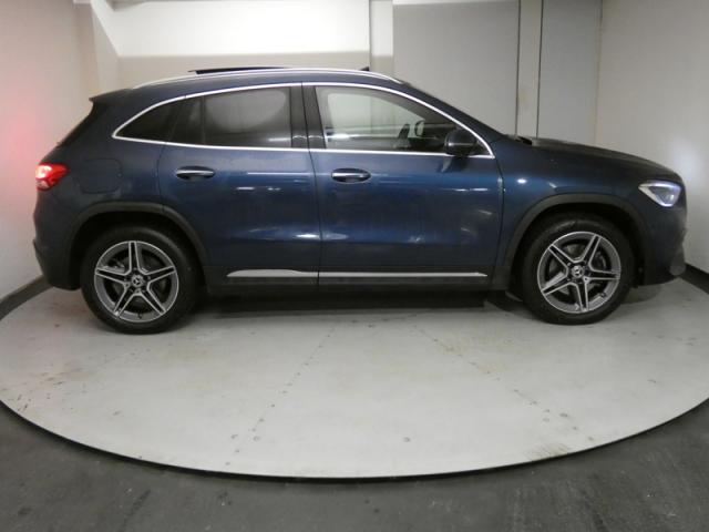 Mercedes Benz Gla image 2