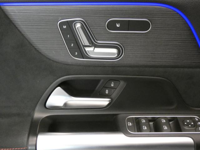 Mercedes Benz Gla image 2