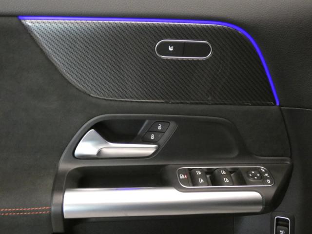 Mercedes Benz Gla image 1