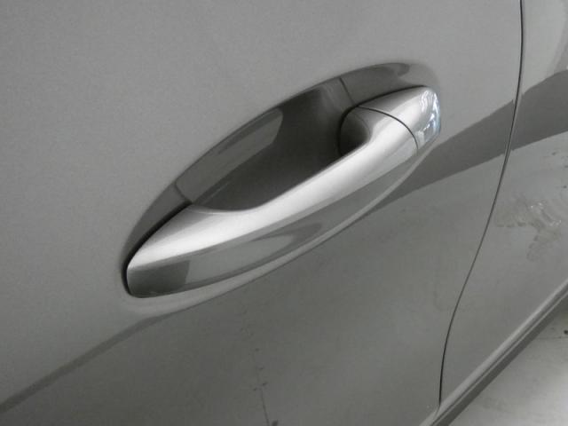 Mercedes Benz Eqa image 5