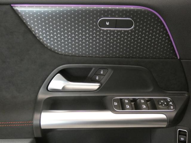 Mercedes Benz Eqa image 3