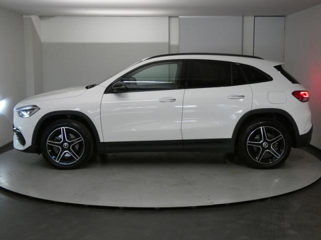 Mercedes Benz Gla image 8