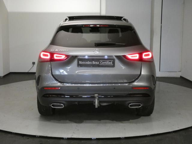 Mercedes Benz Gla image 1