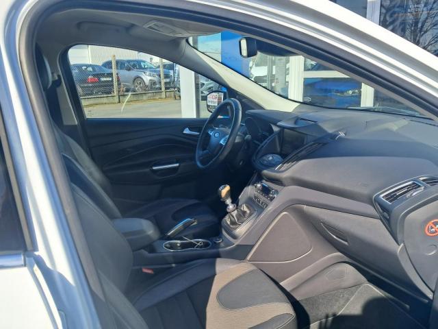 Ford Kuga image 2