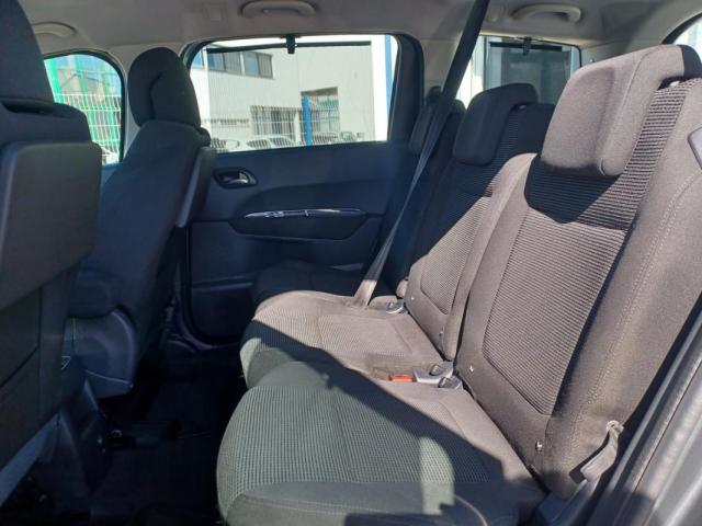 Peugeot 5008 image 1