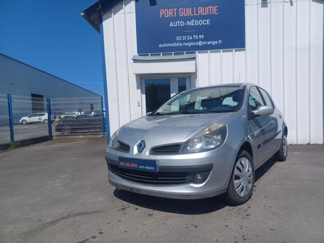 Renault Clio image 2