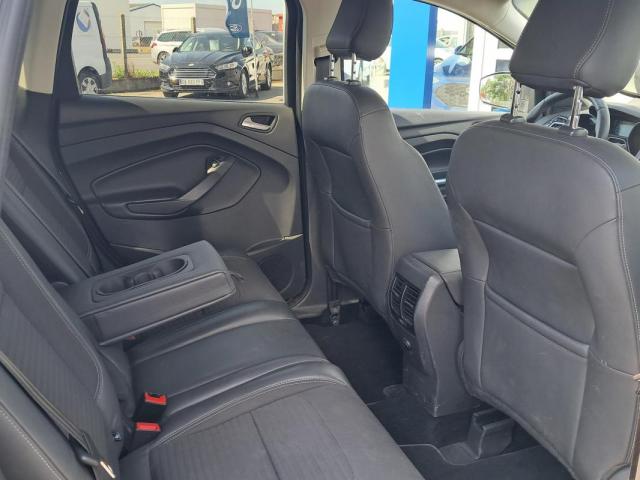 Ford Kuga image 8