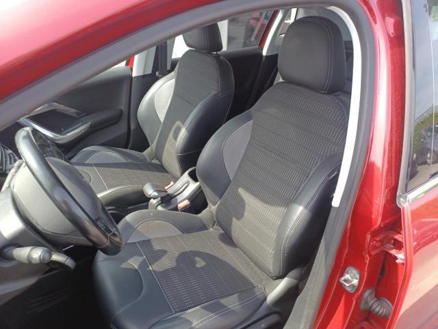 Peugeot 2008 image 8
