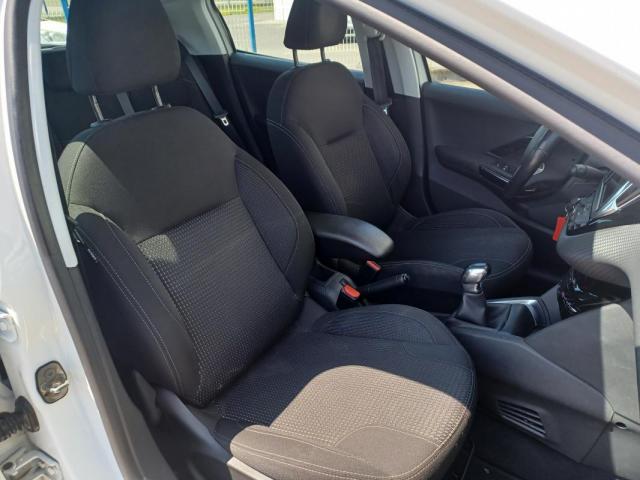 Peugeot 208 image 1