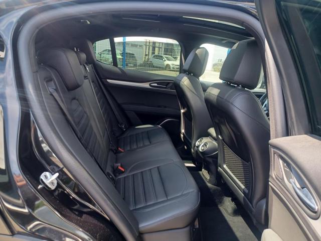 Alfa Romeo Stelvio image 7
