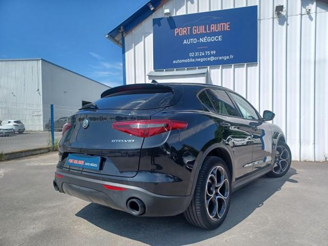 Alfa Romeo Stelvio image 2