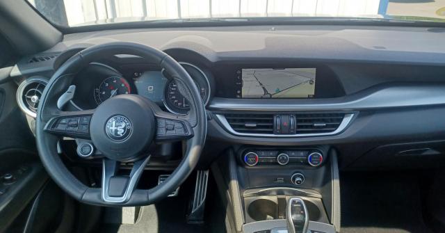 Alfa Romeo Stelvio image 6
