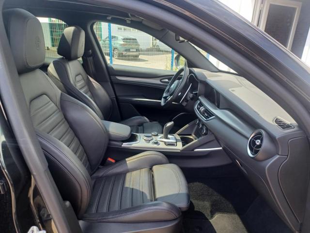 Alfa Romeo Stelvio image 8