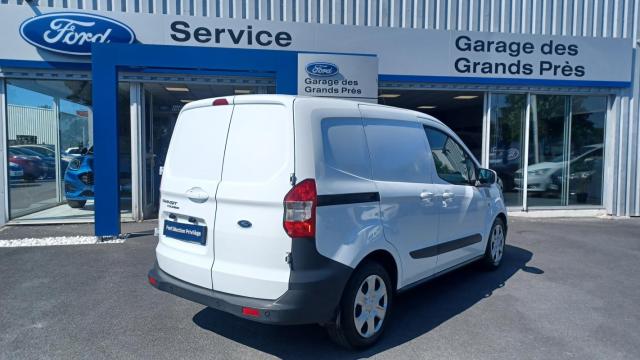 Ford Transit Courier image 6