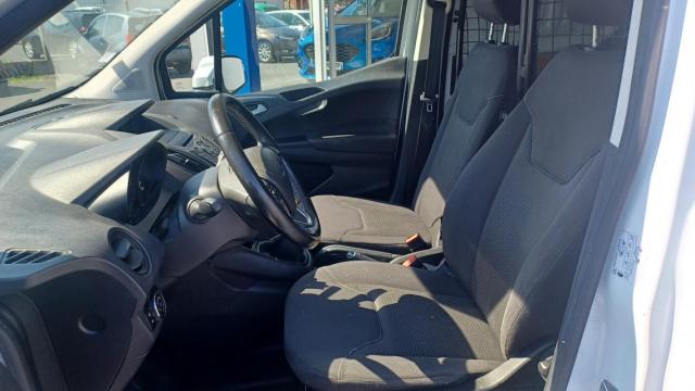 Ford Transit Courier image 5