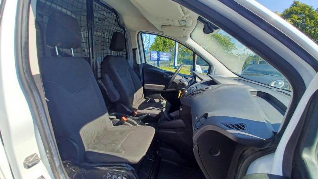 Ford Transit Courier image 2