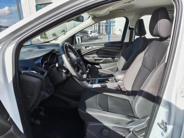 Ford Kuga image 8